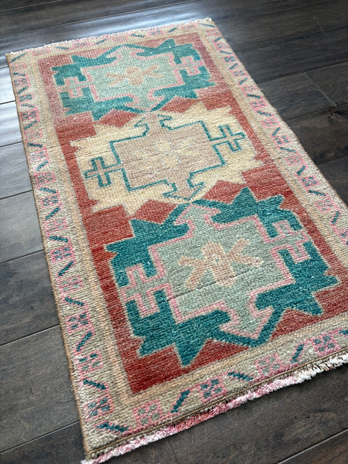 Vintage Rug #116 - 1'7.5" x 2'9"