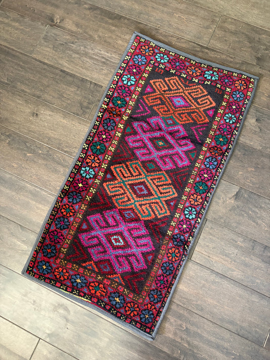 Vintage Rug #186 - 2'8" x 1'5"