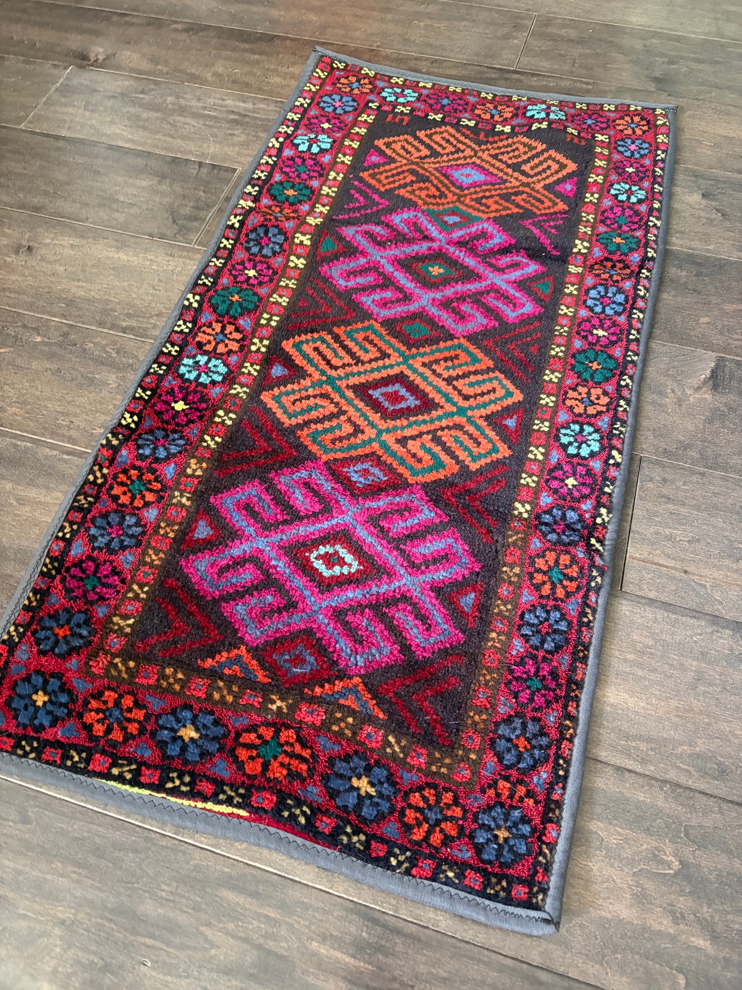 Vintage Rug #186 - 2'8" x 1'5"