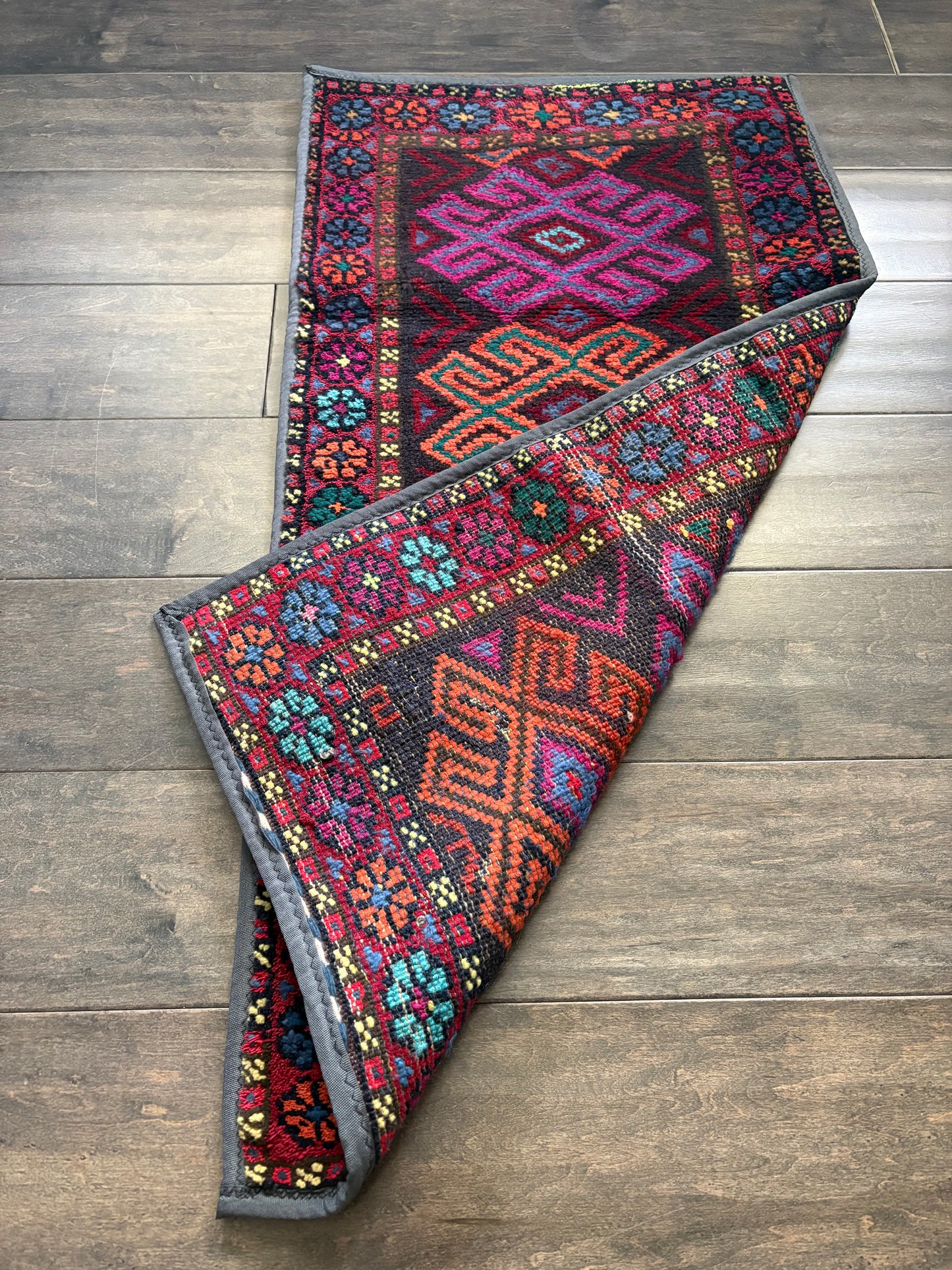 Vintage Rug #186 - 2'8" x 1'5"