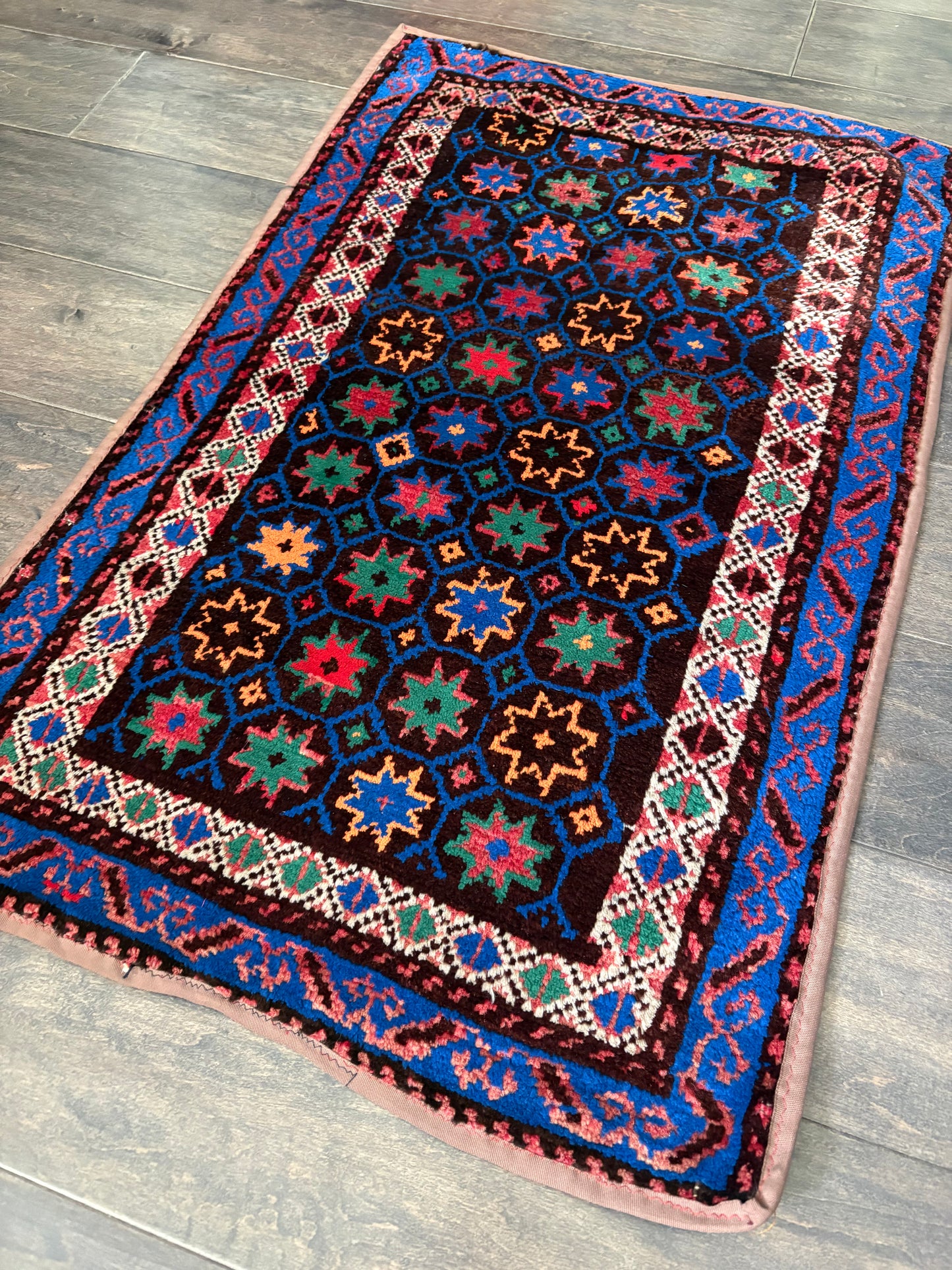 Vintage Rug #187 - 2'5" x 1'7"
