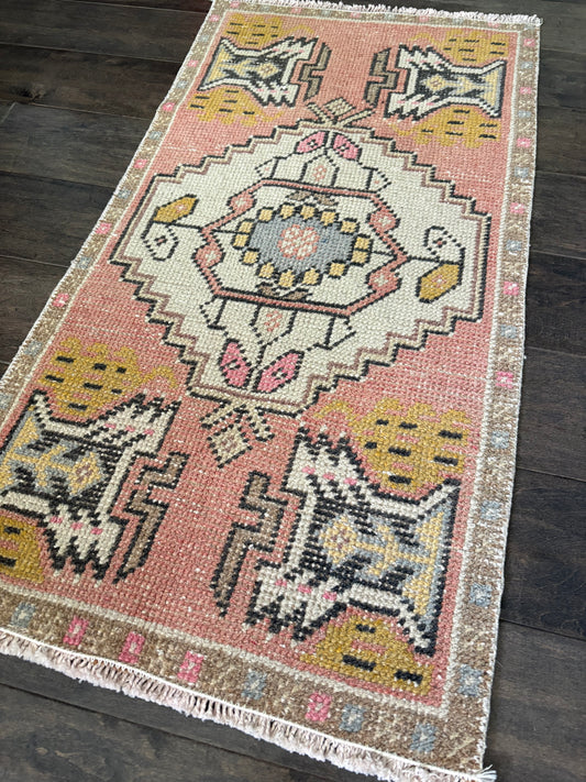 Vintage Rug #188 - 3'0" x 1'6"