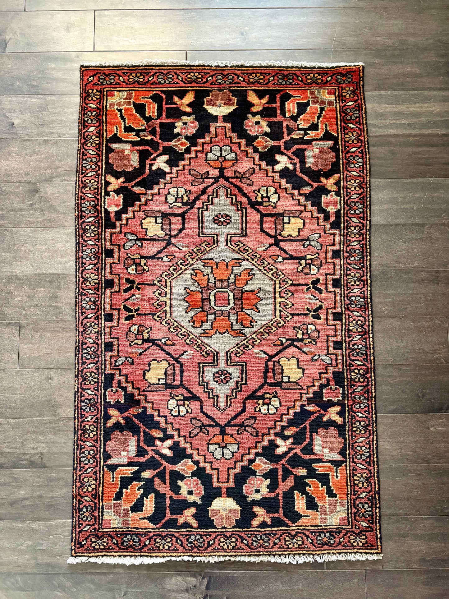 Vintage Rug #110 - 2'7" x 4'3.5"