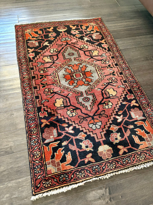 Vintage Rug #110 - 2'7" x 4'3.5"