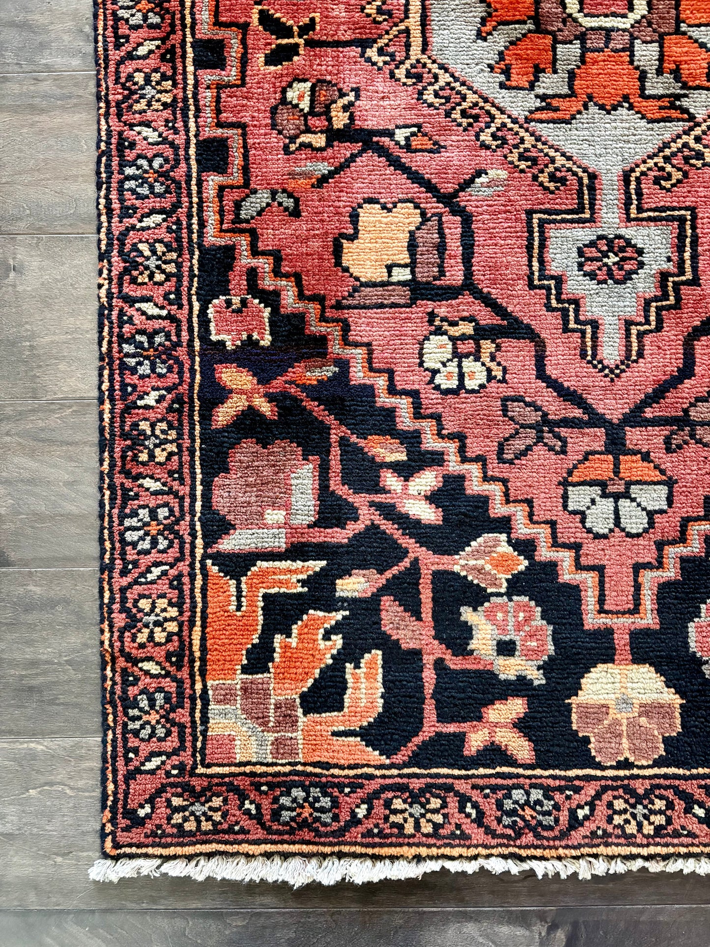 Vintage Rug #110 - 2'7" x 4'3.5"