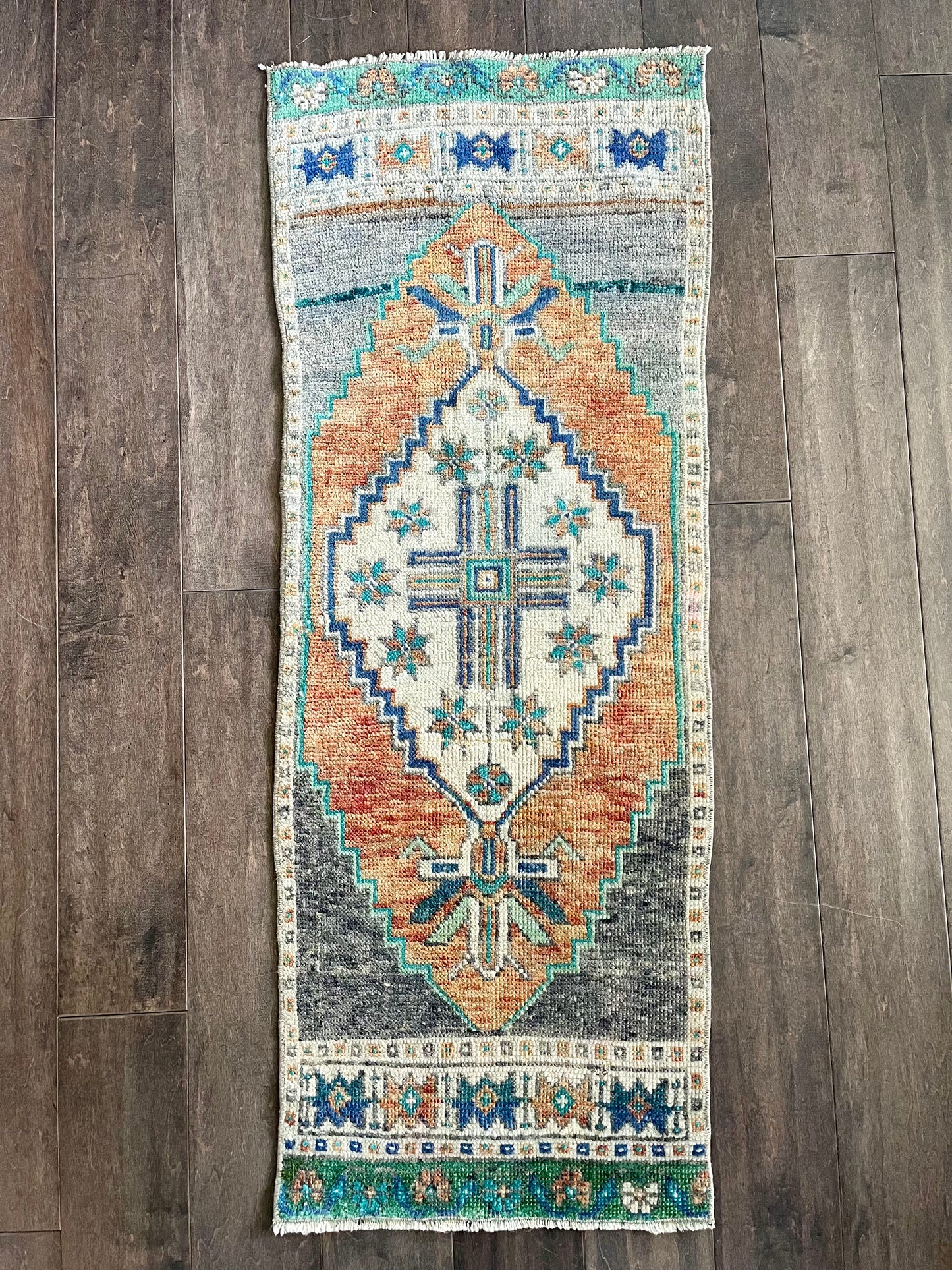 Vintage Rug #37 - 1'5" x 3'10"