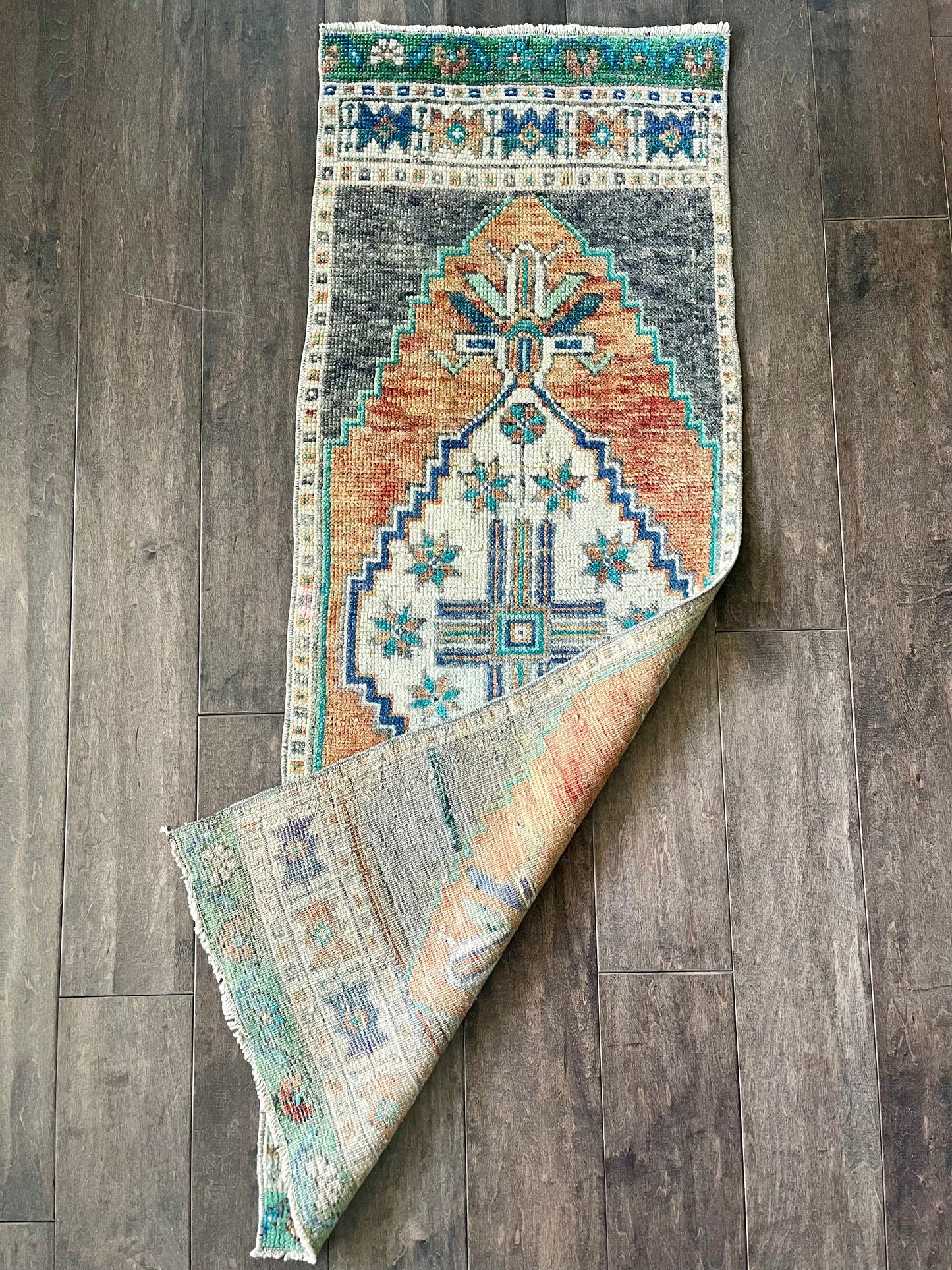 Vintage Rug #37 - 1'5" x 3'10"