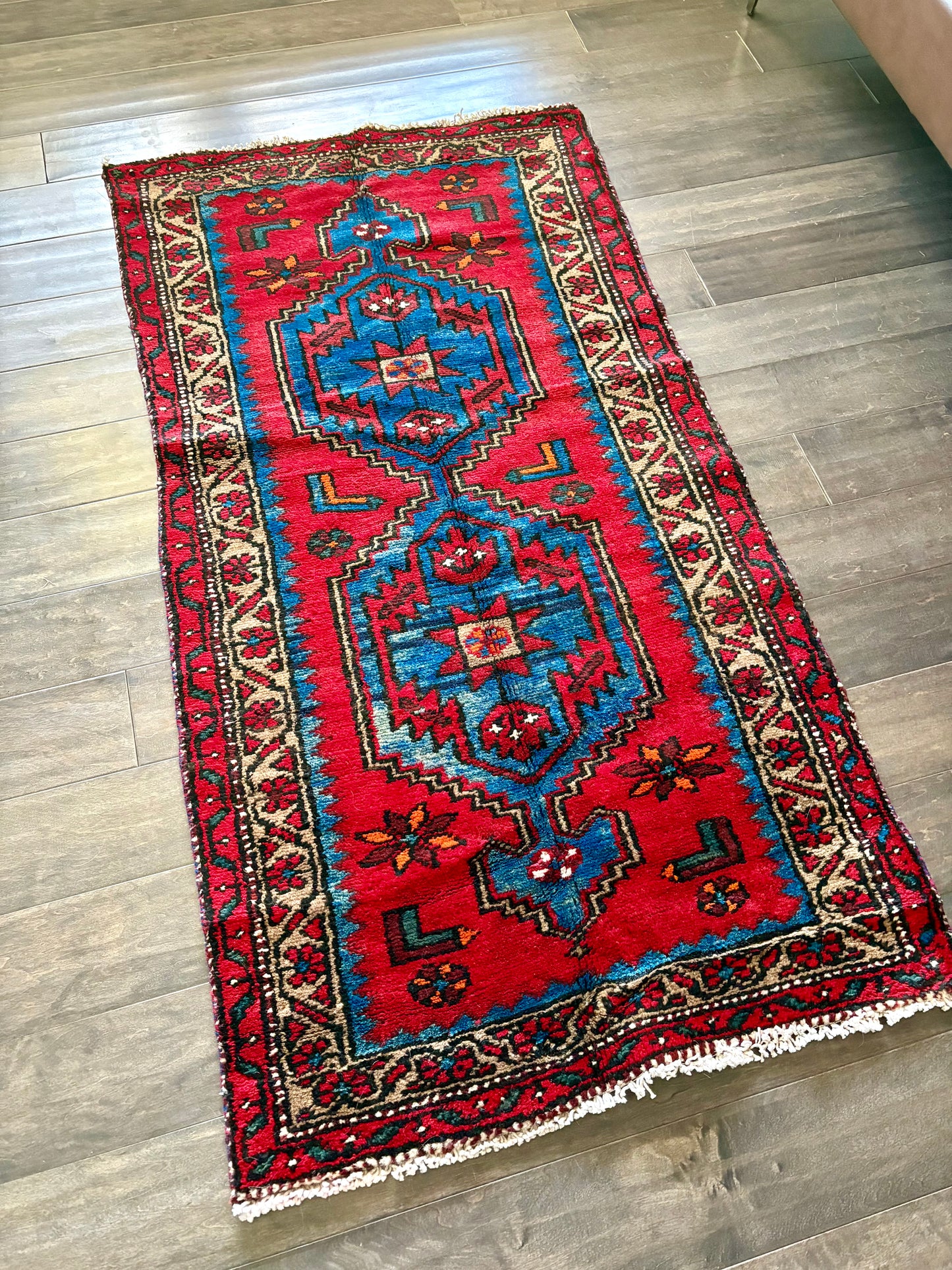 Vintage Rug #112 - 2'6.5" x 4'10"