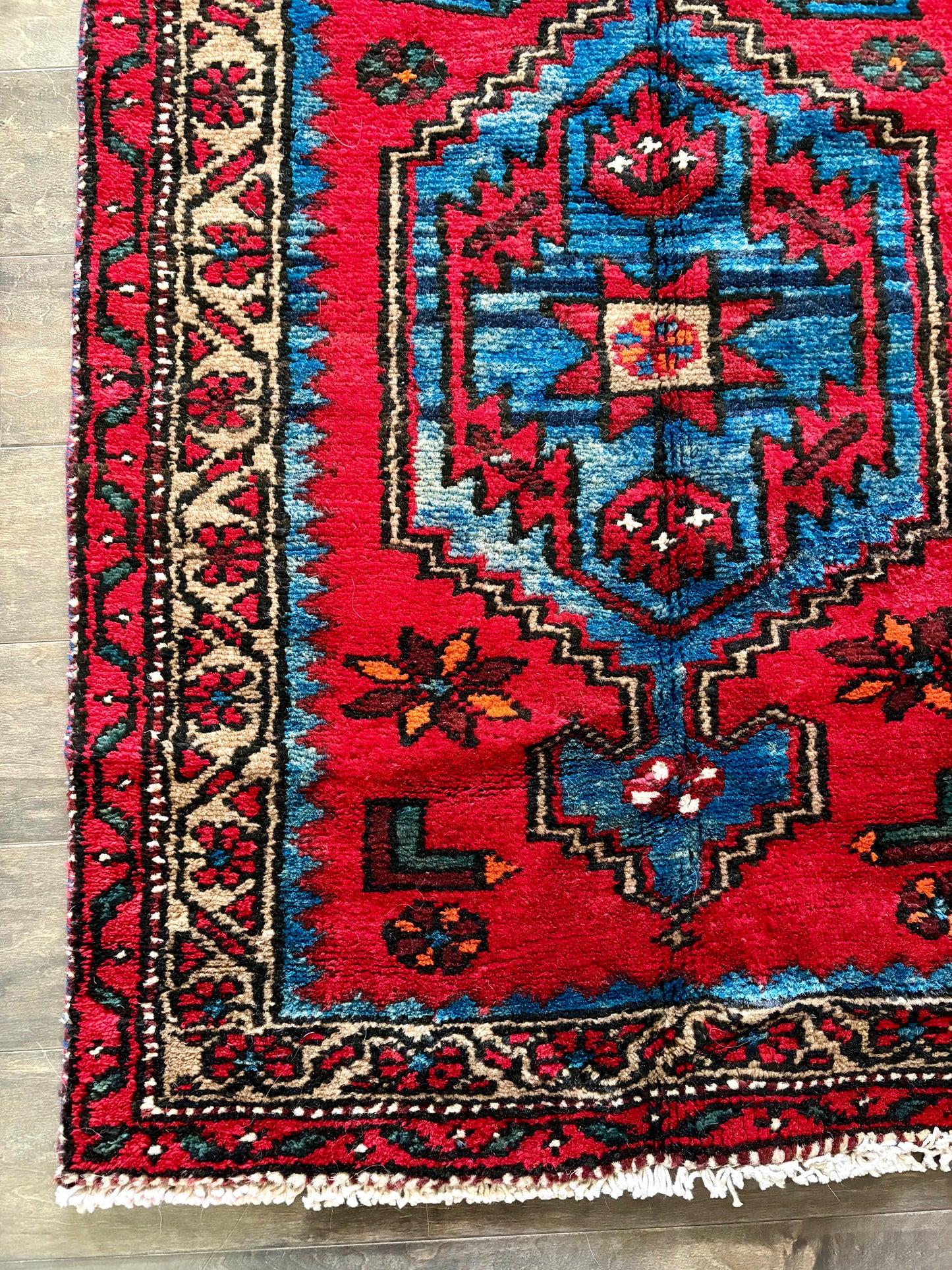 Vintage Rug #112 - 2'6.5" x 4'10"