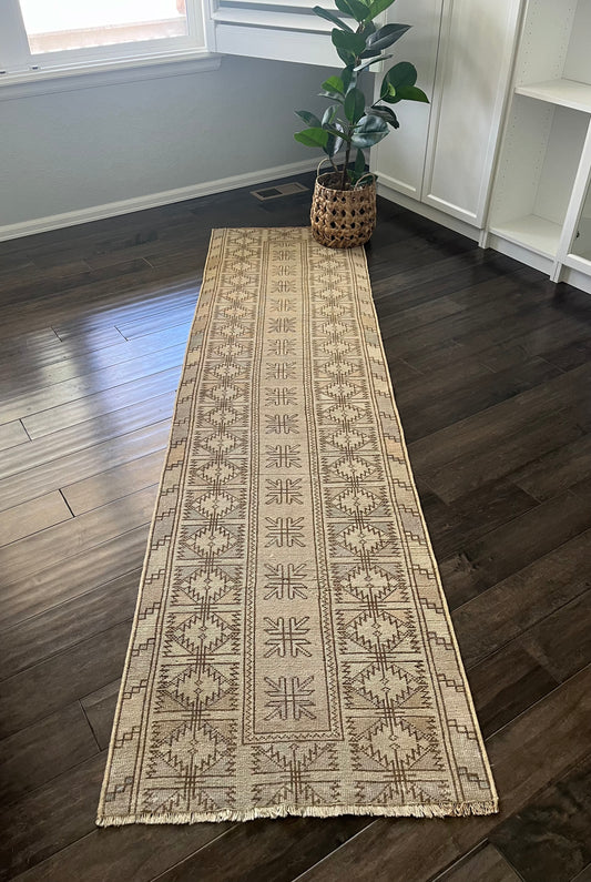 Vintage Rug #35 - 2'3.5" x 8’7"