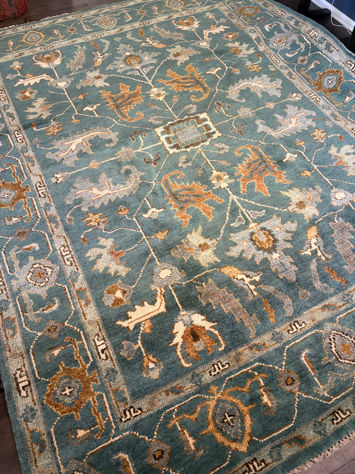 Rug #257 - 10’1” x 7’11”