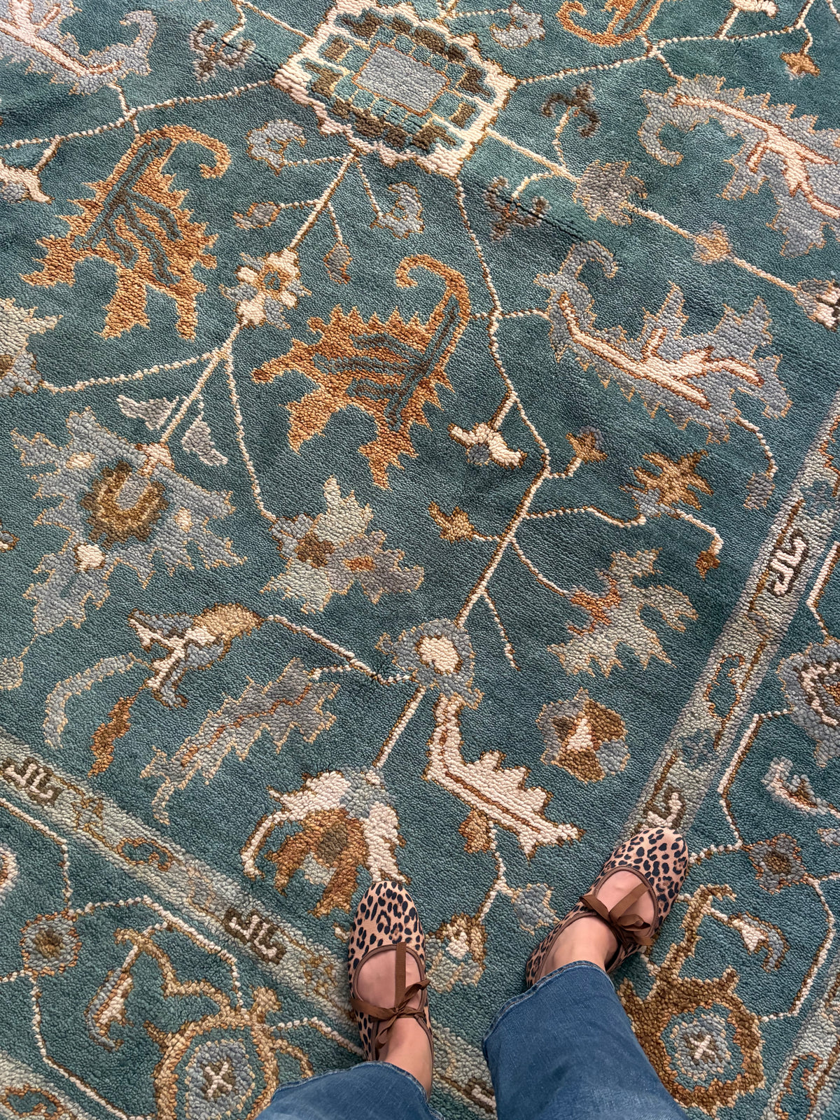 Rug #257 - 10’1” x 7’11”