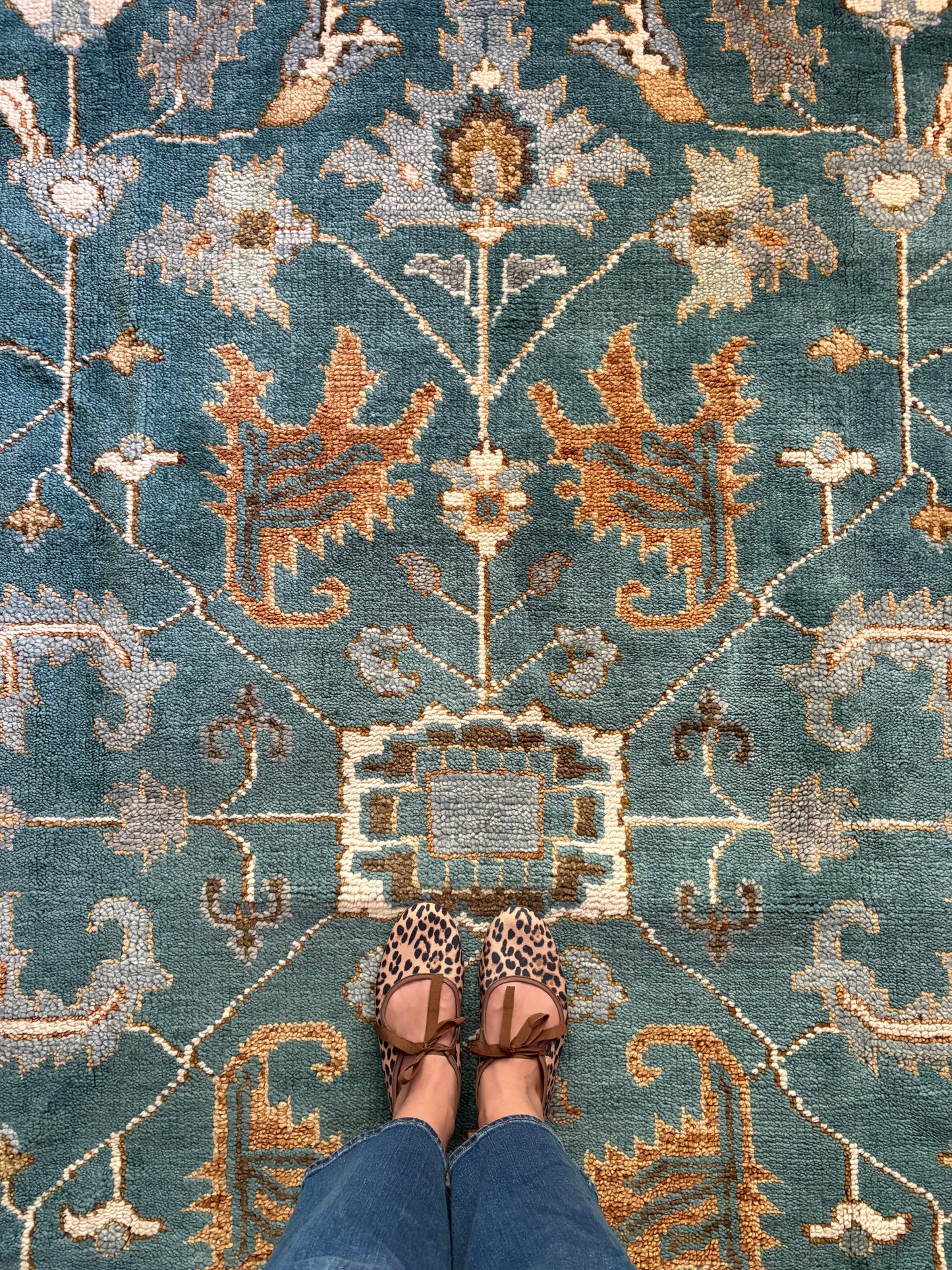 Rug #257 - 10’1” x 7’11”