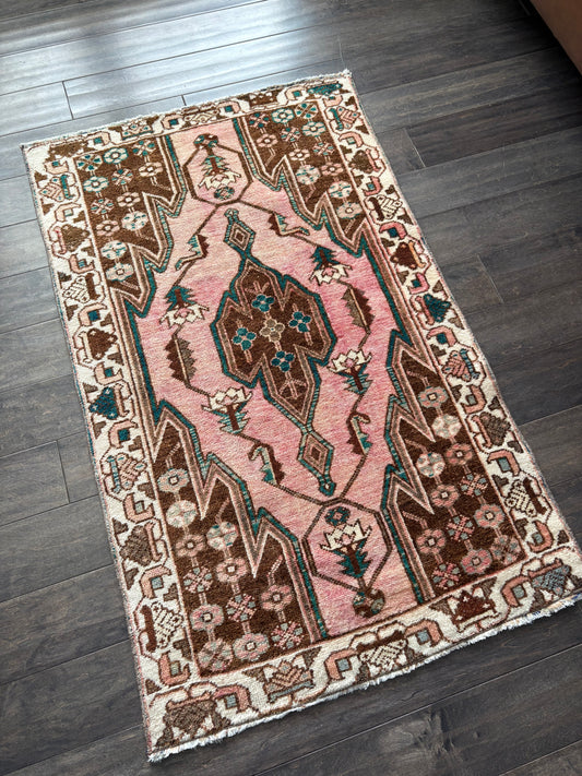 Vintage Rug #129 - 2'7" x 4'2"