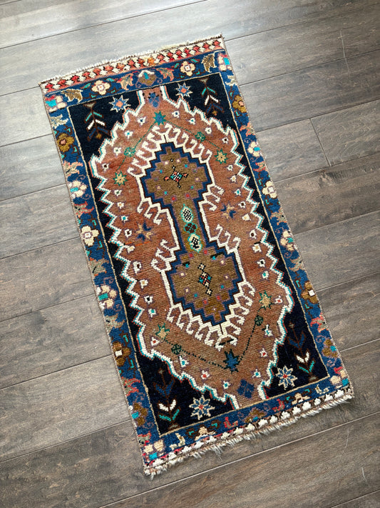 Vintage Rug #113 - 1'5" x 2'10"