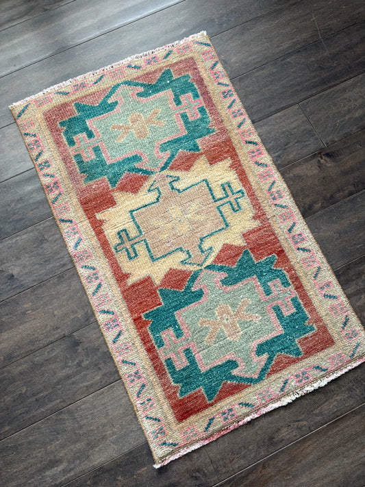 Vintage Rug #116 - 1'7.5" x 2'9"