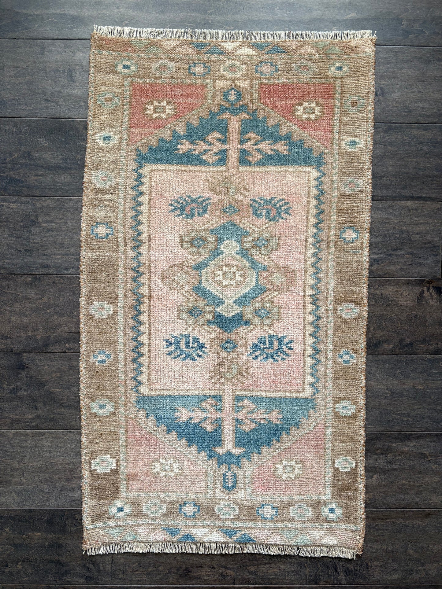 Vintage Rug #119 - 1'6" x 2'9"