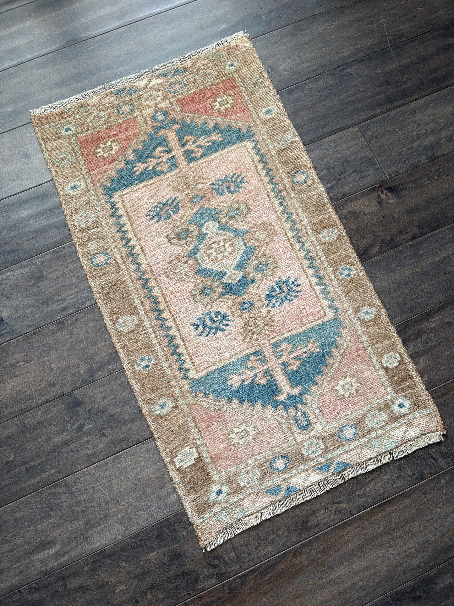 Vintage Rug #119 - 1'6" x 2'9"