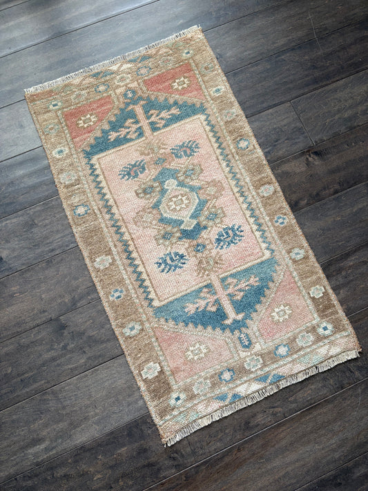 Vintage Rug #119 - 1'6" x 2'9"