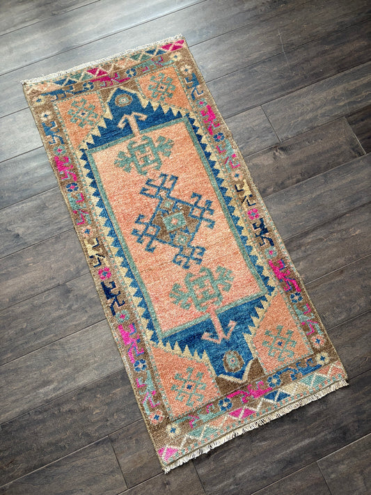 Vintage Rug #120 - 1'7" x 3'6"