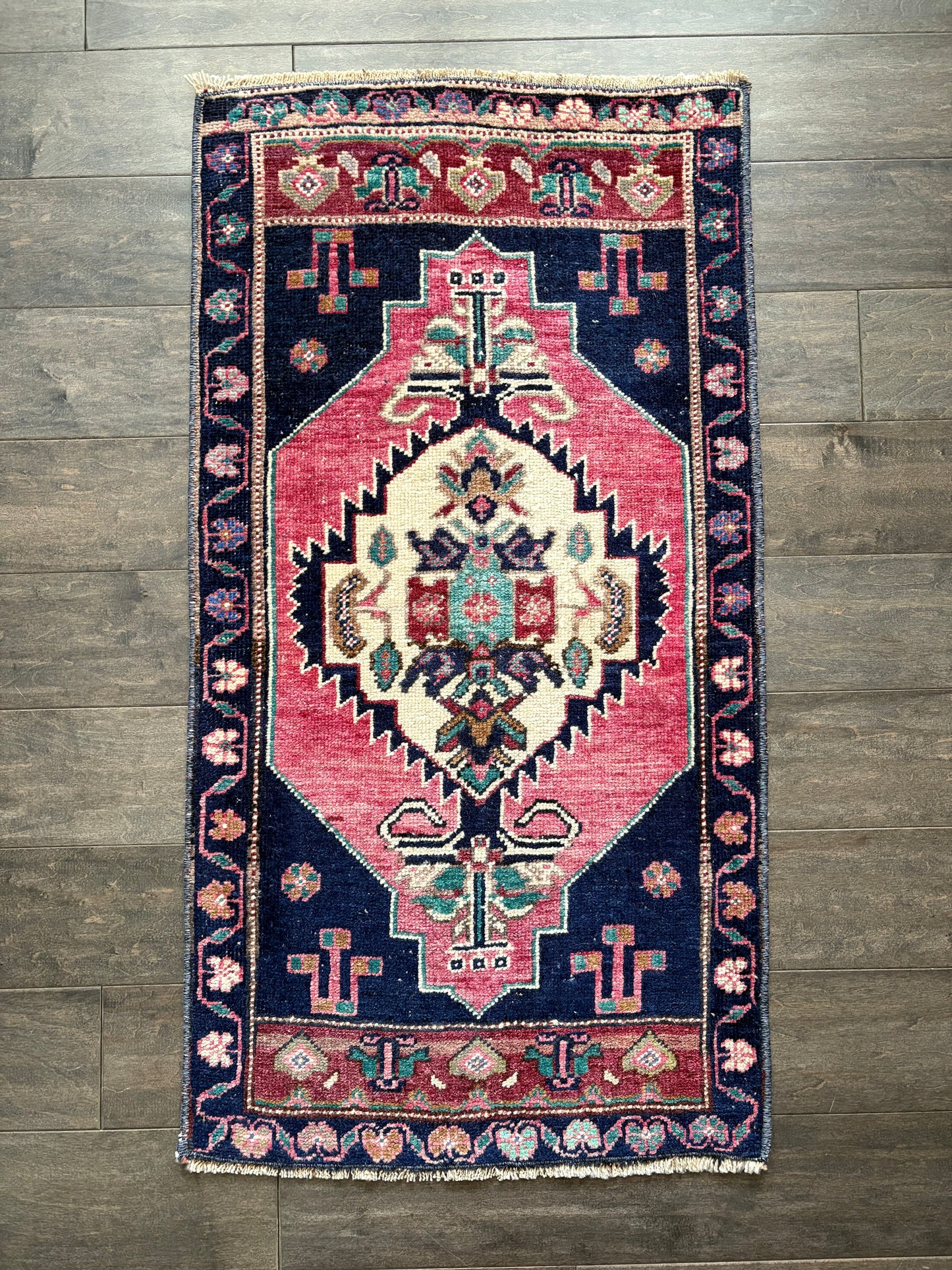 Vintage Rug #122 - 1'9" x 3'4"
