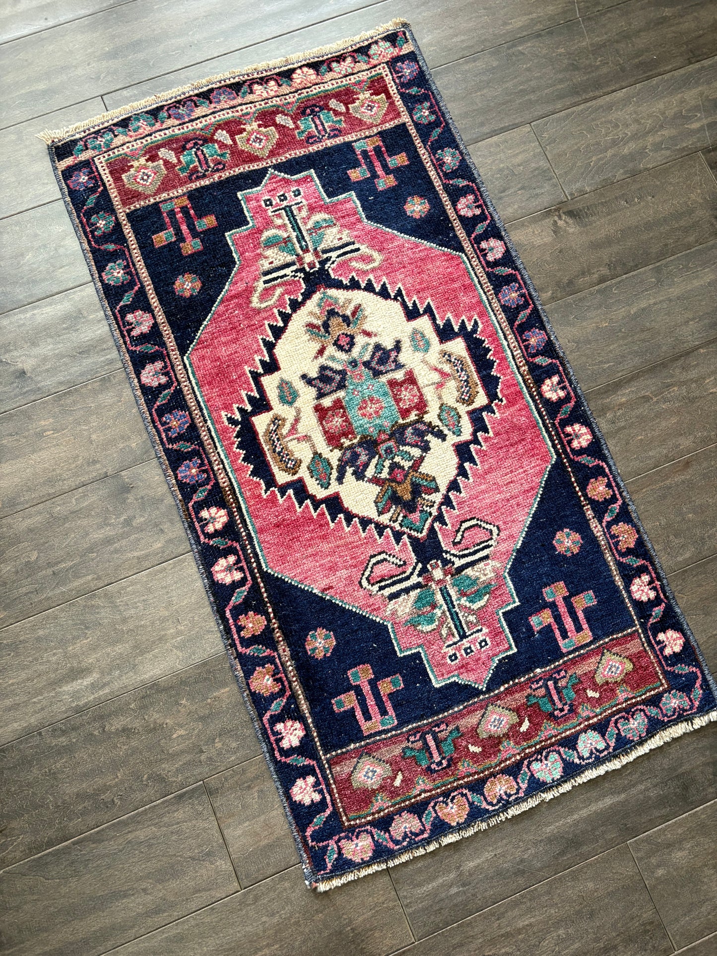 Vintage Rug #122 - 1'9" x 3'4"