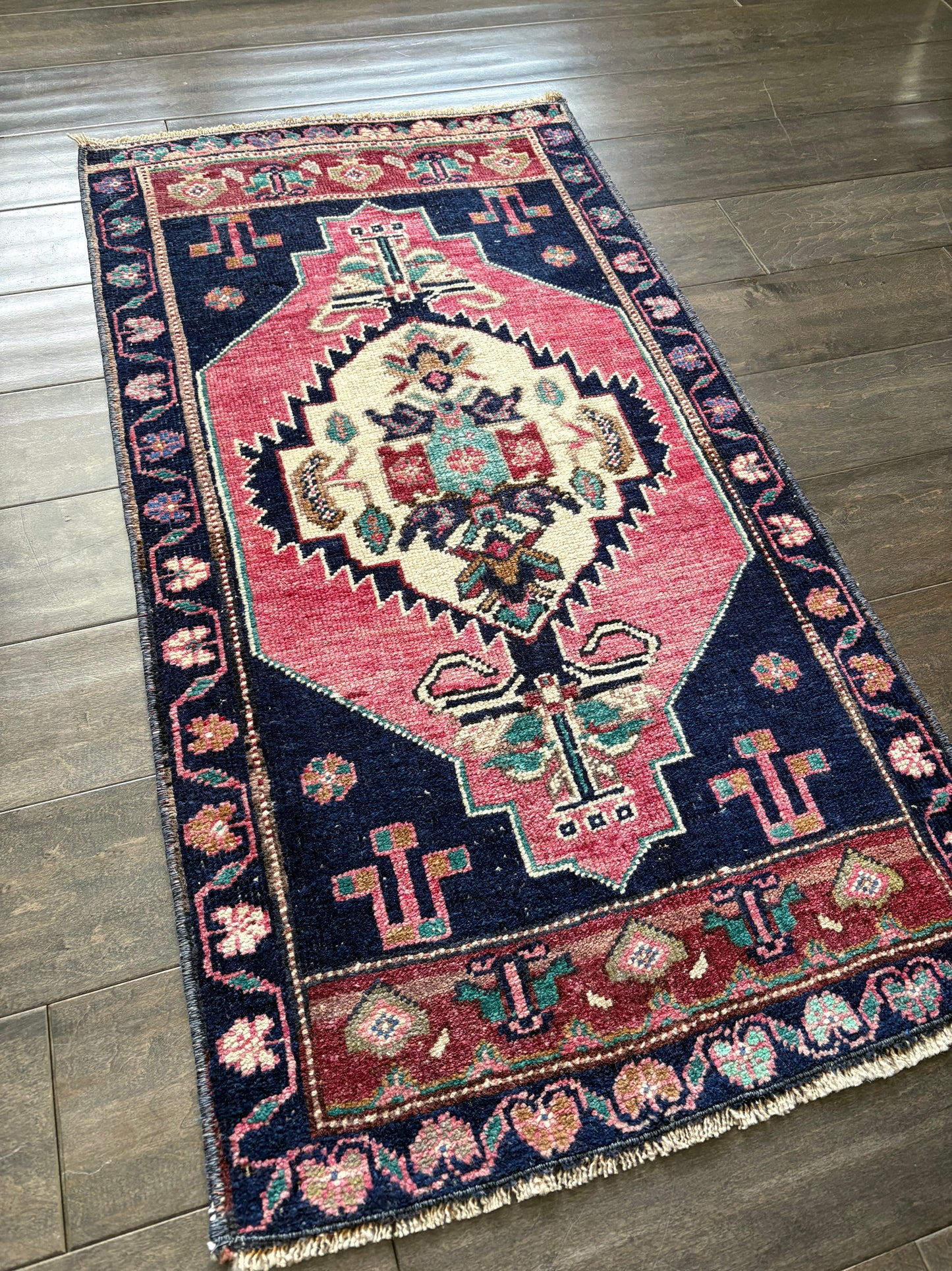 Vintage Rug #122 - 1'9" x 3'4"