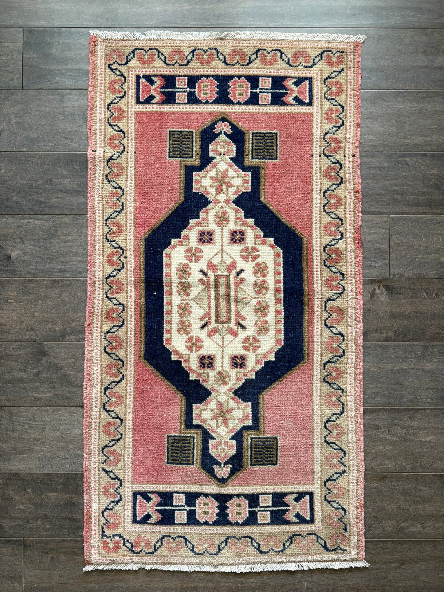 Vintage Rug #126 - 1'9" x 3'5"