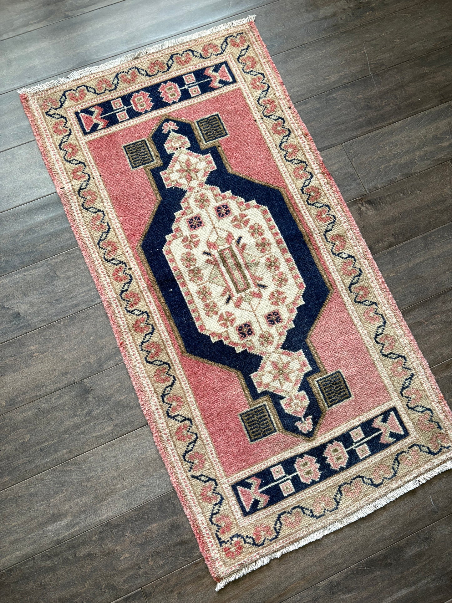 Vintage Rug #126 - 1'9" x 3'5"