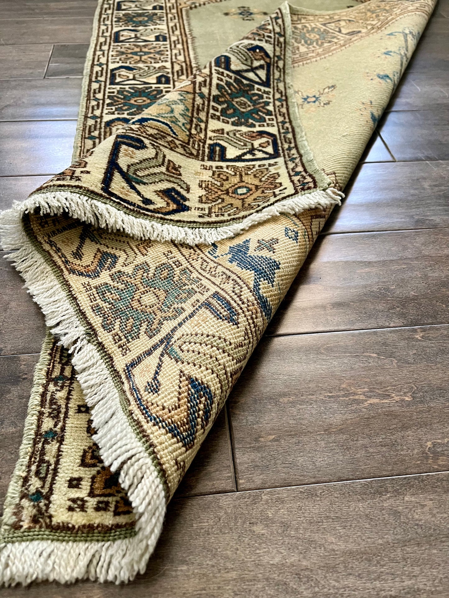 Vintage Rug #43 - 2'6" x 4'3.5"