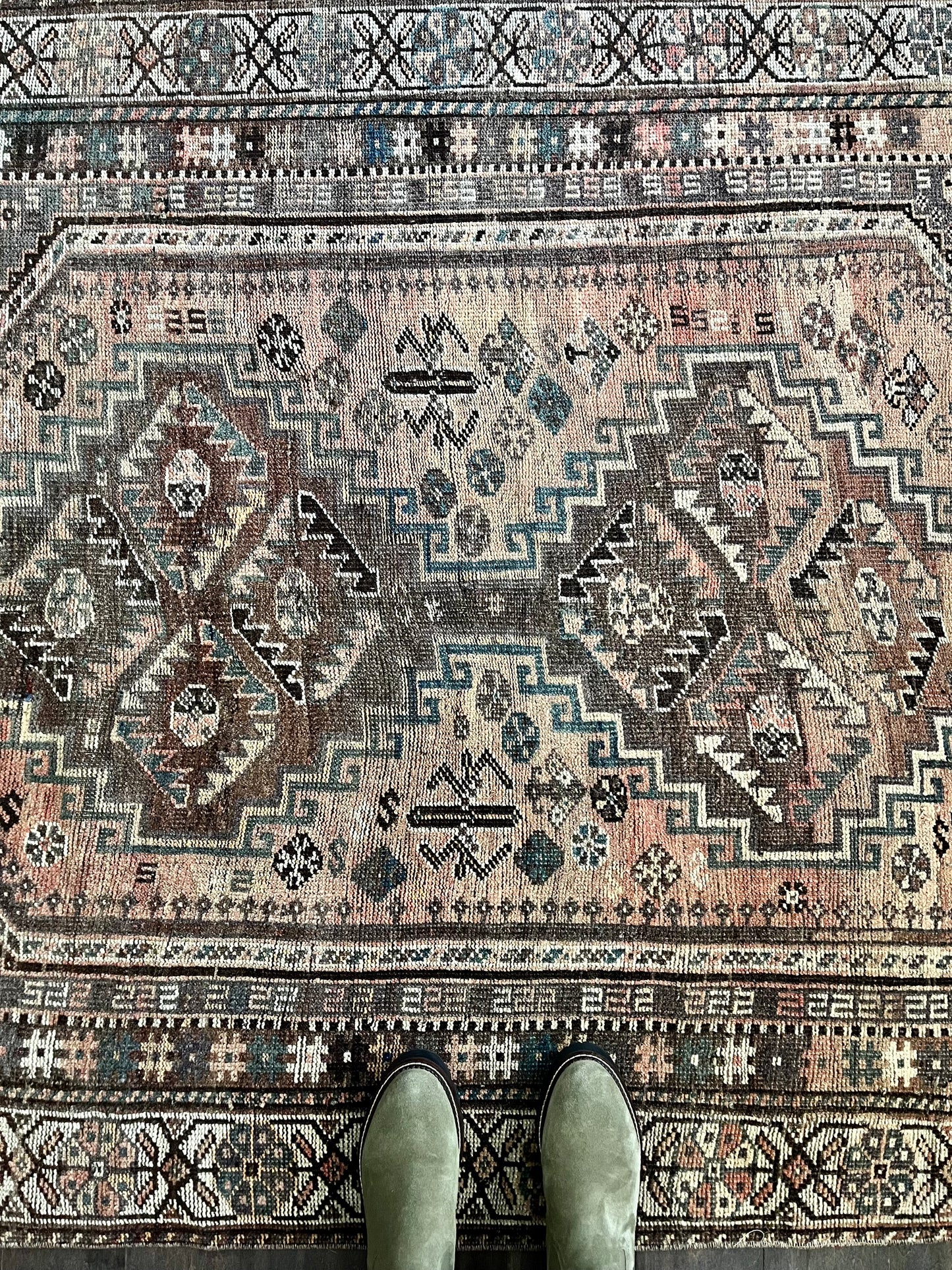 Vintage Rug #47 - 4'5.5" x 6'1.5"