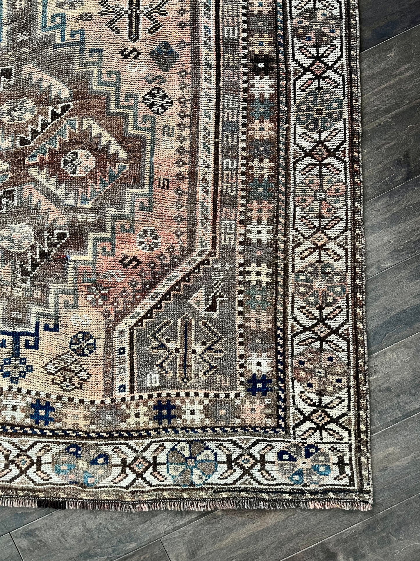 Vintage Rug #47 - 4'5.5" x 6'1.5"