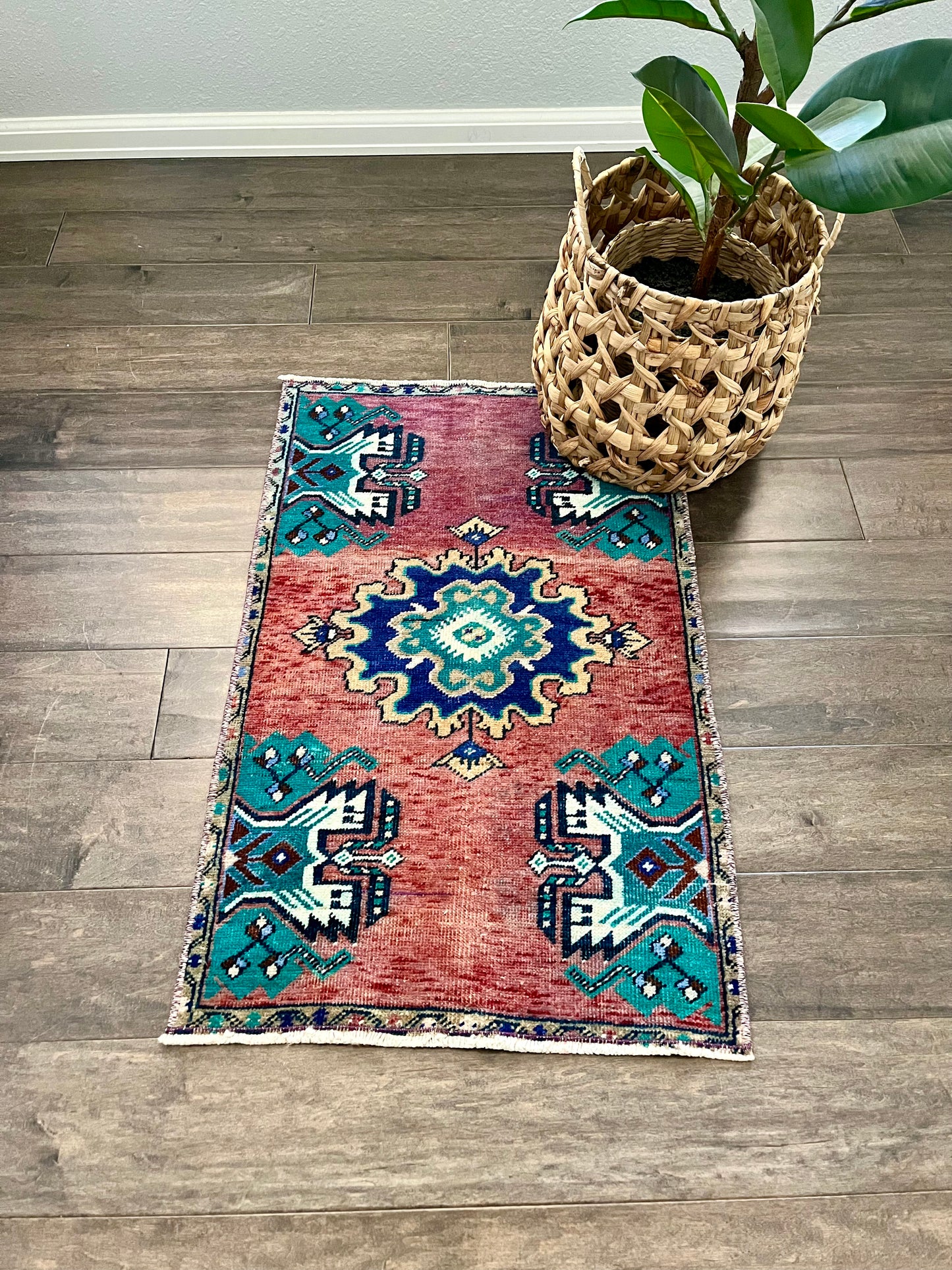 Vintage Rug #54 - 2'6.5" x 1'7"