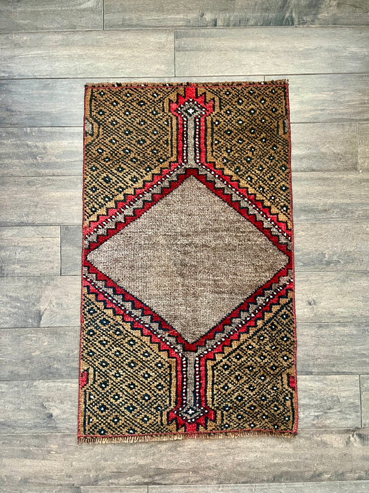 Vintage Rug #58 - 2'10.5" x 1'8.5"