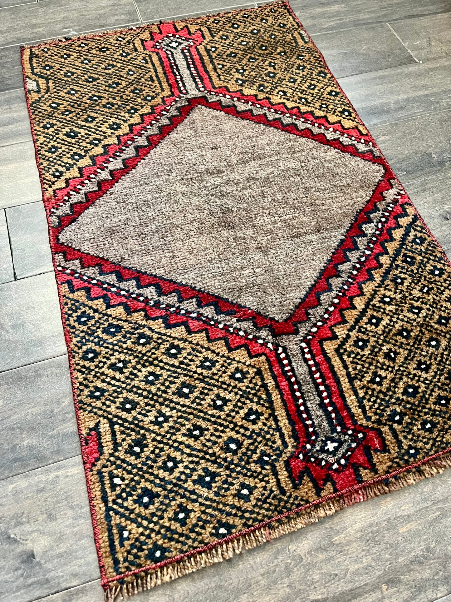 Vintage Rug #58 - 2'10.5" x 1'8.5"