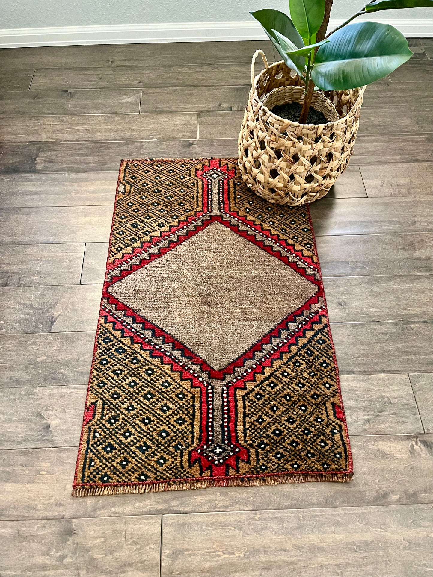 Vintage Rug #58 - 2'10.5" x 1'8.5"