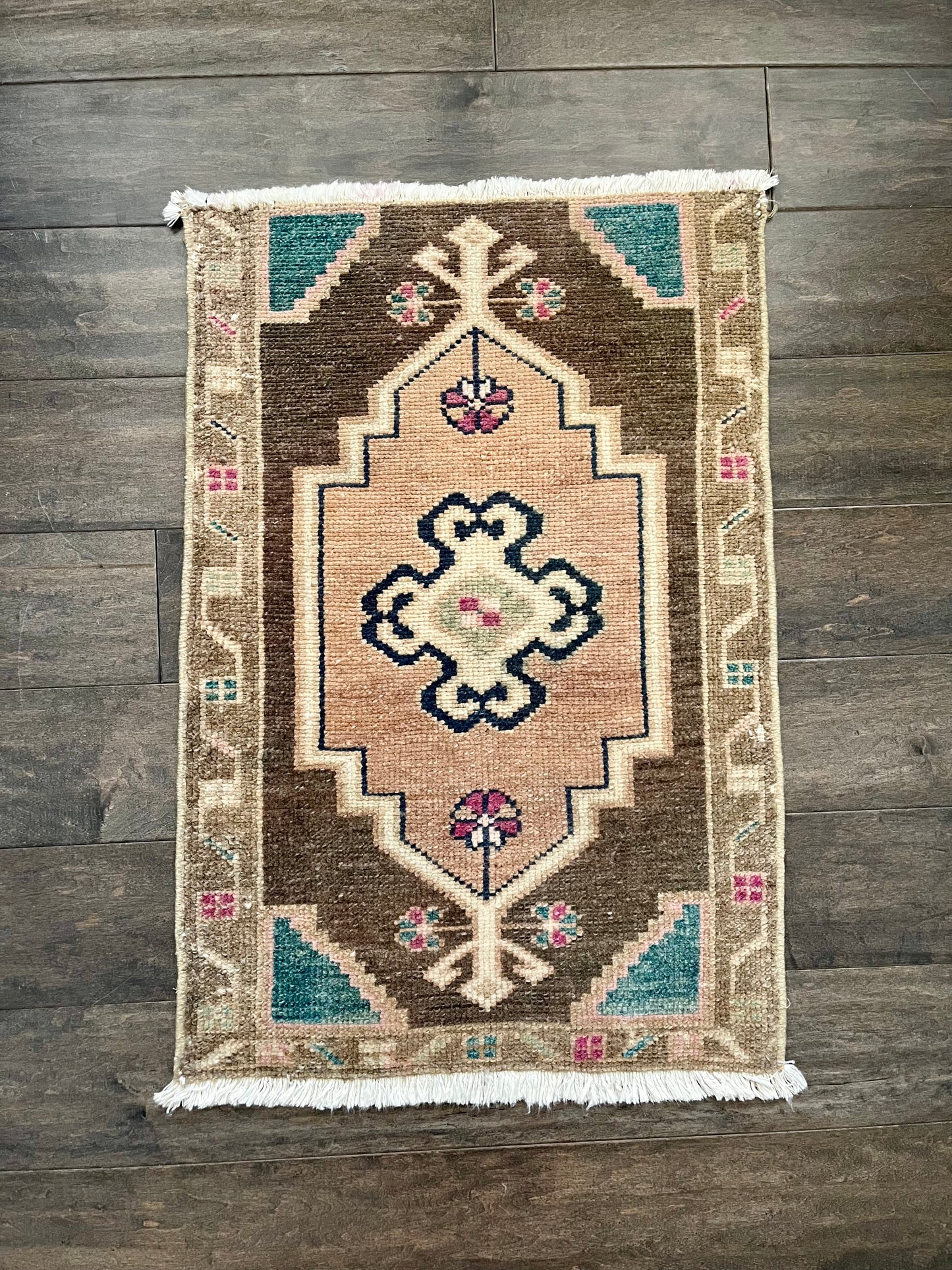 Vintage Rug #59 - 2'5" x 1'7"