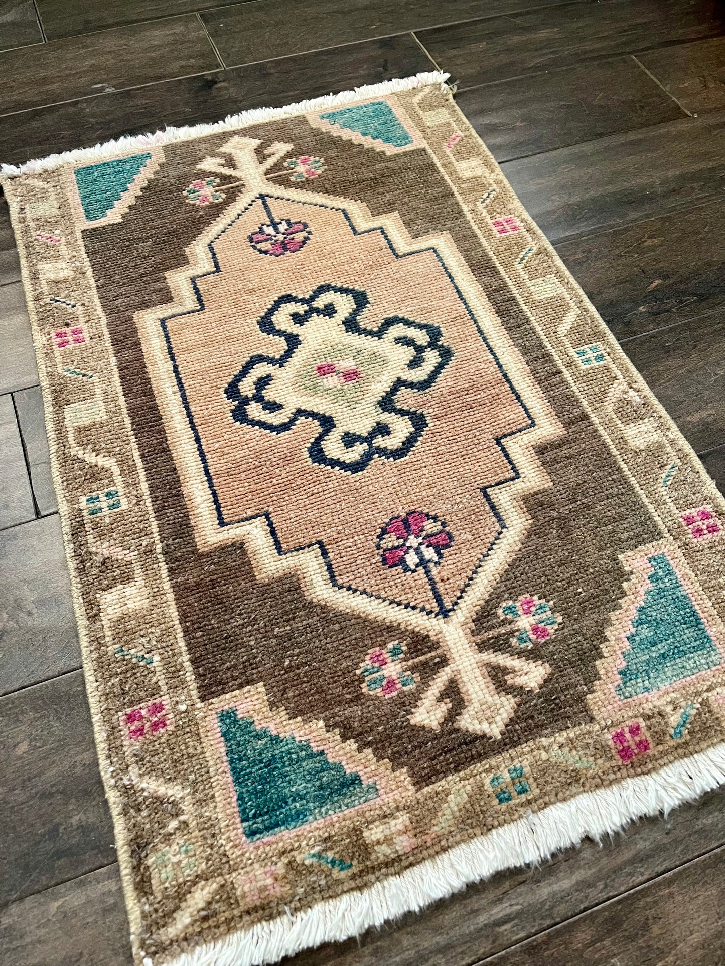 Vintage Rug #59 - 2'5" x 1'7"