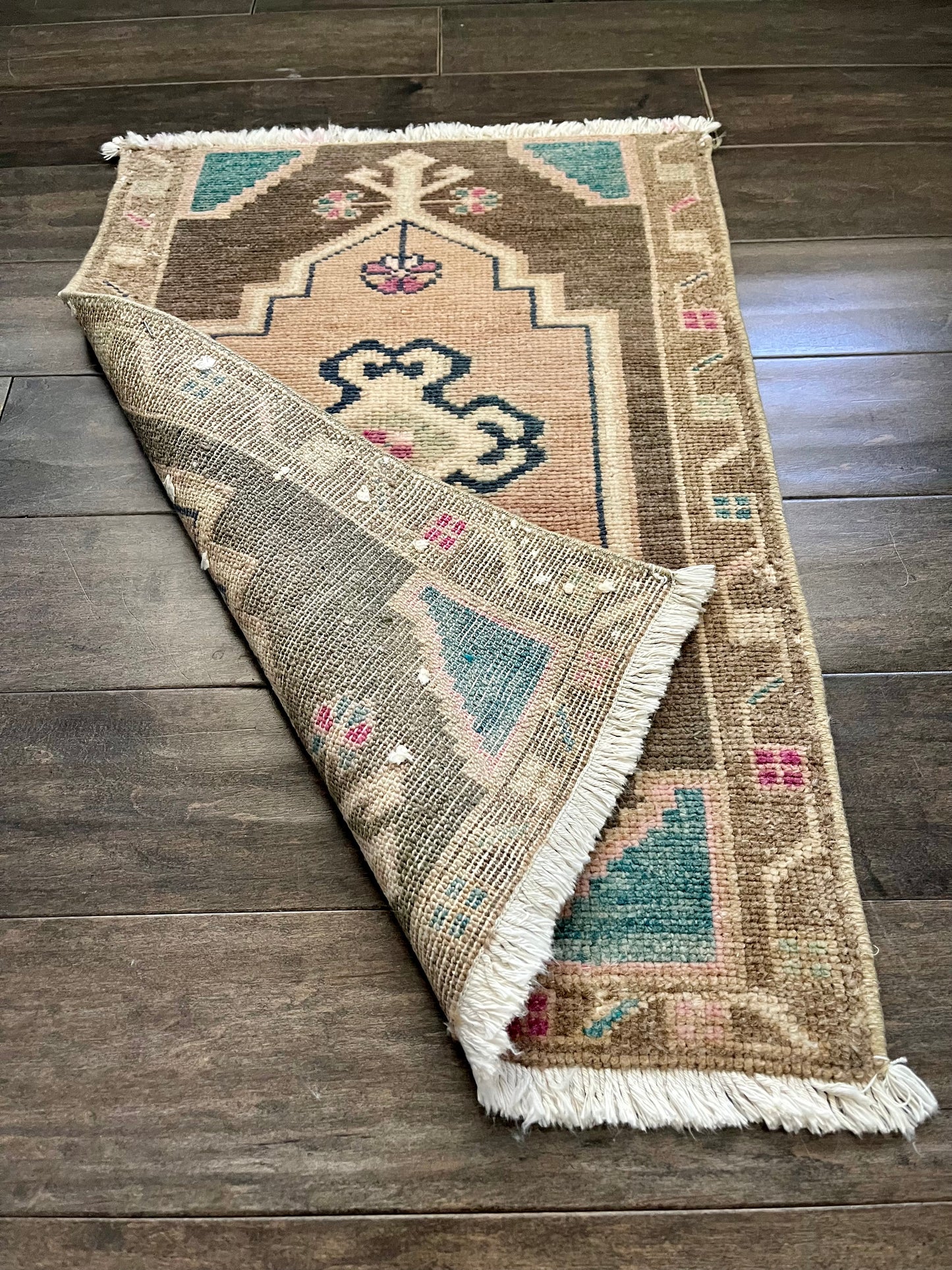 Vintage Rug #59 - 2'5" x 1'7"