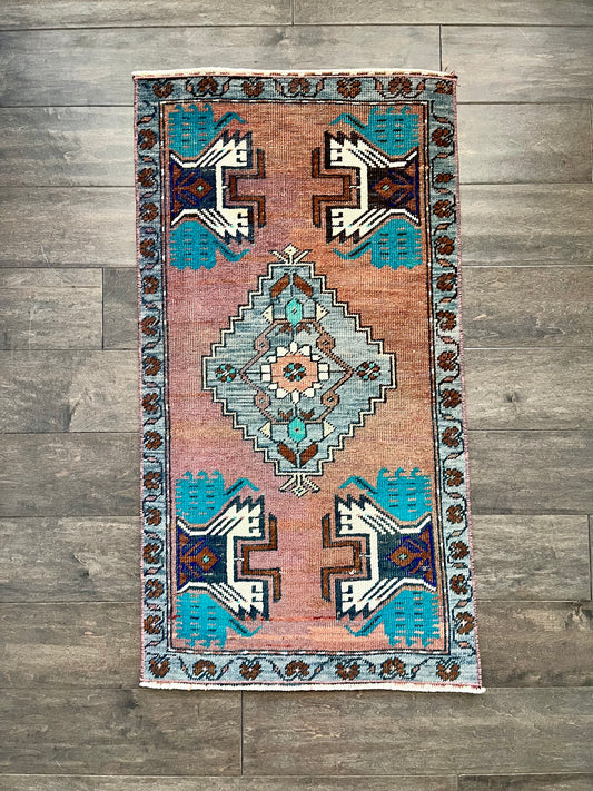 Vintage Rug #60 - 3'0.5" x 1'7.25"