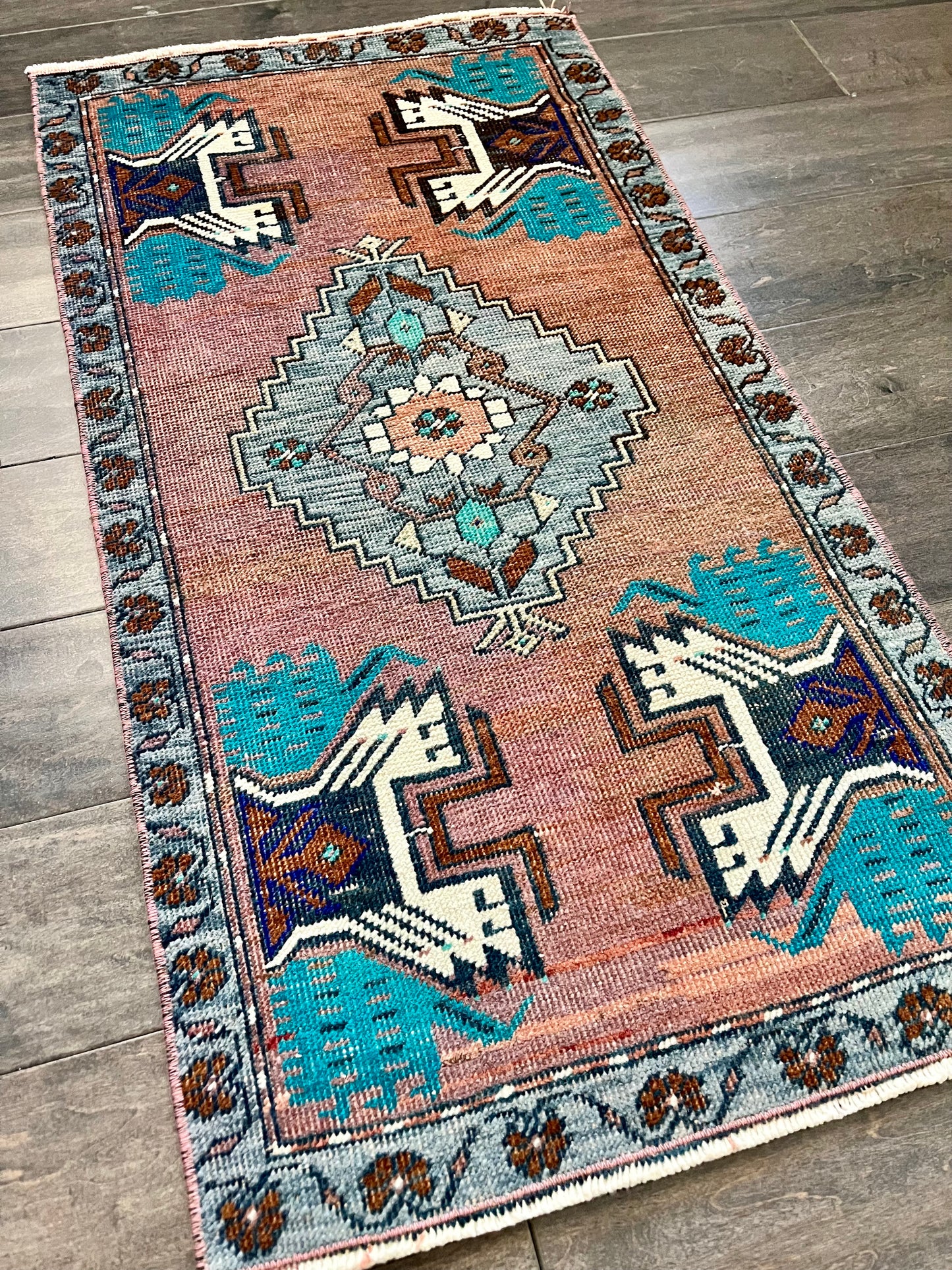 Vintage Rug #60 - 3'0.5" x 1'7.25"