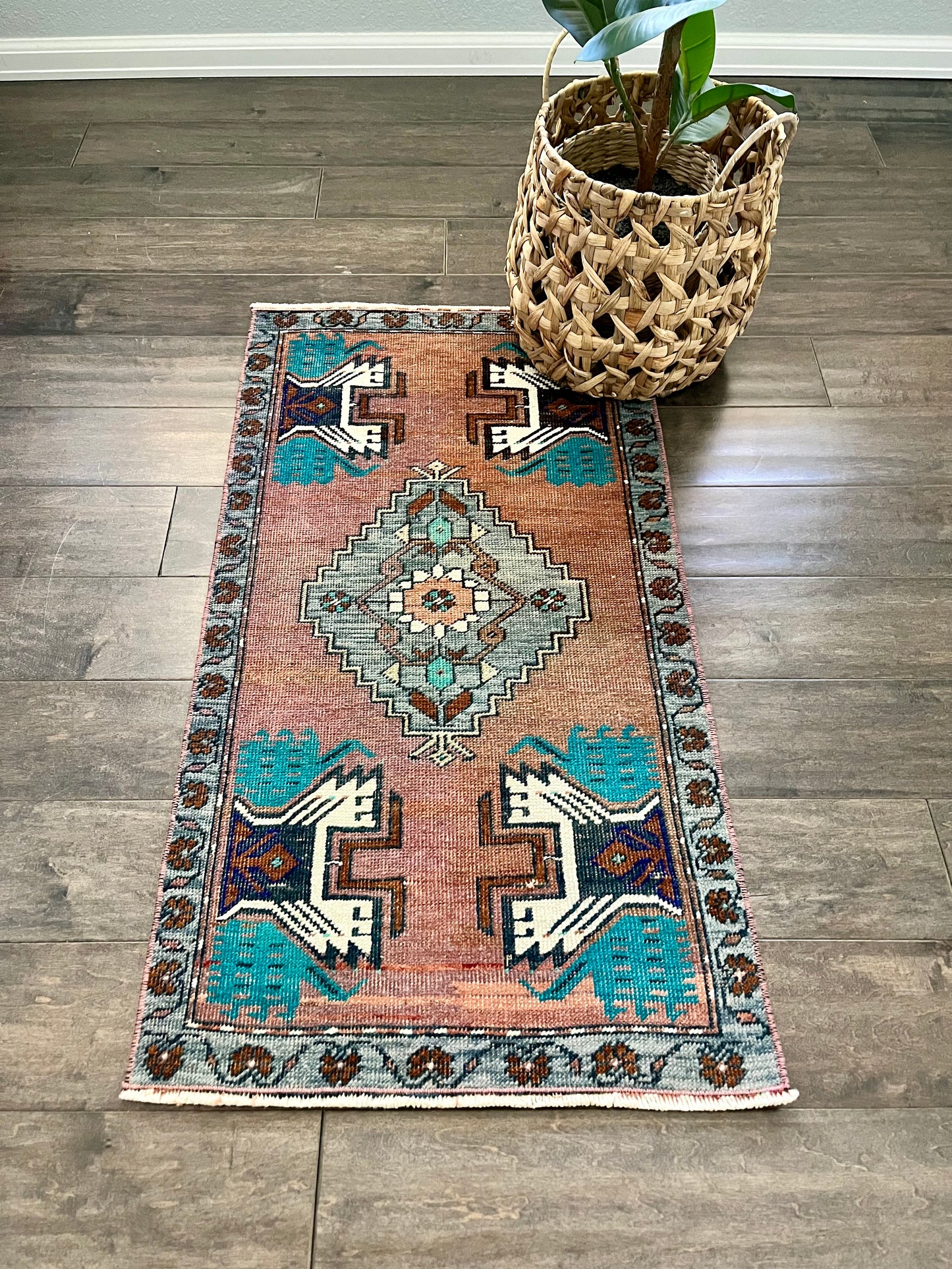 Vintage Rug #60 - 3'0.5" x 1'7.25"