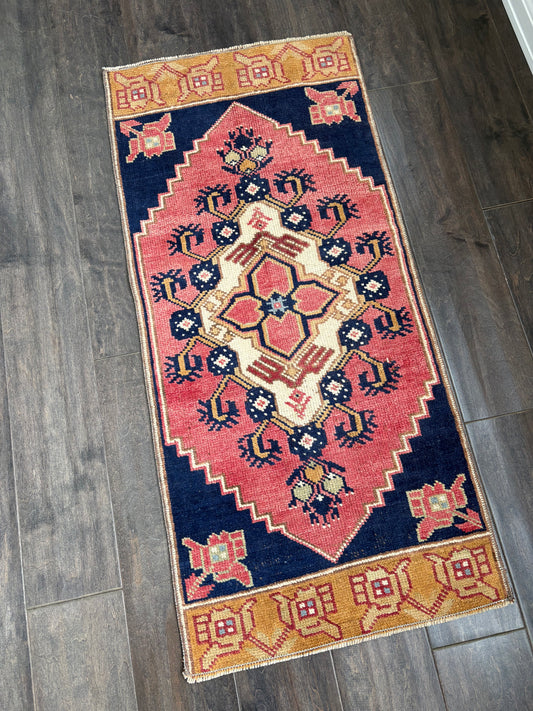 Vintage Rug #169 - 1'5" x 3'1"