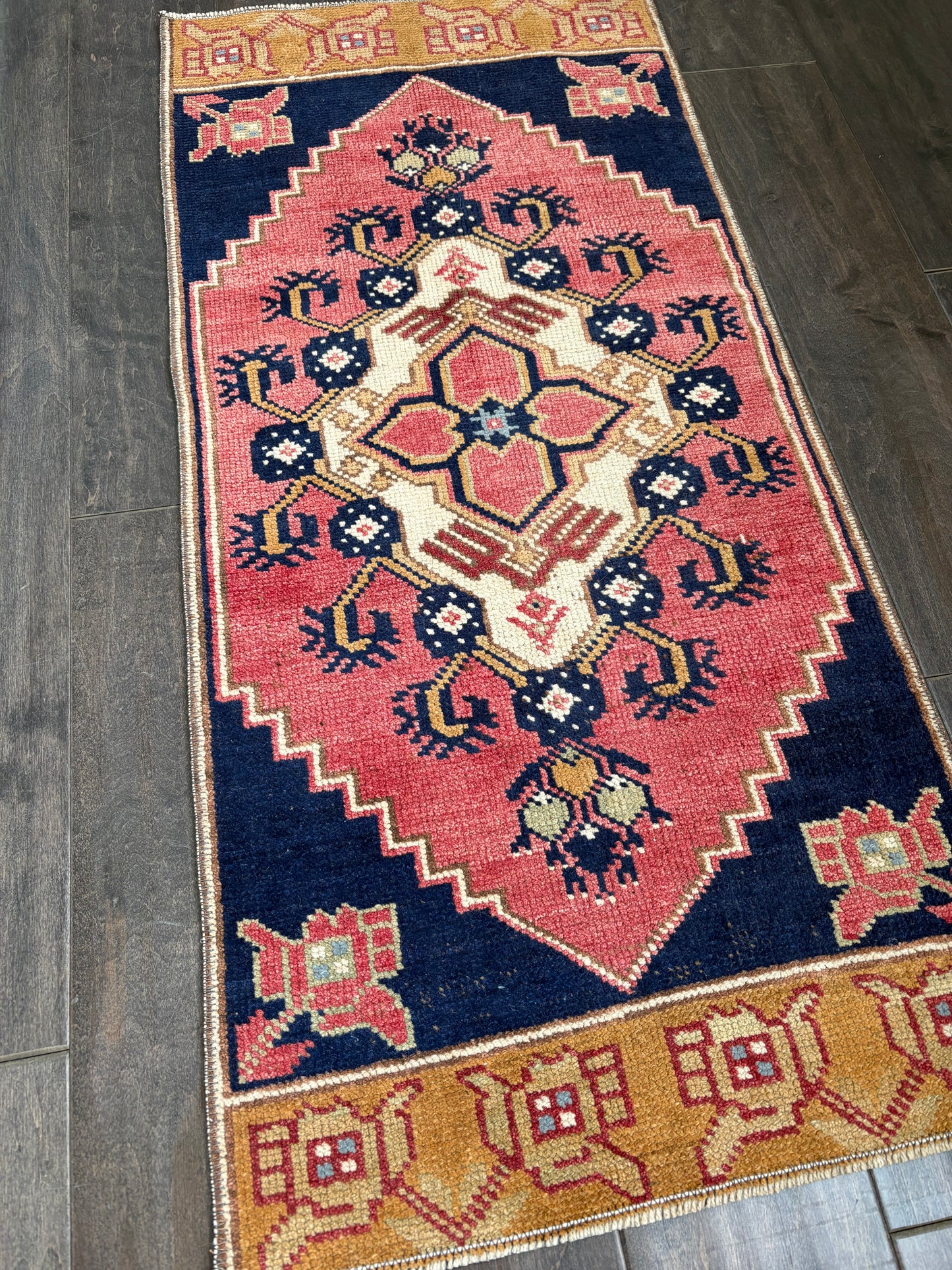 Vintage Rug #169 - 1'5" x 3'1"