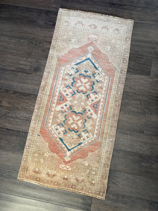 Vintage Rug #182 - 3'10.5" x 1'9.5"